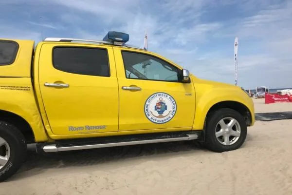 Road Ranger soutient l'équipe de sauvetage sur les plages de la mer Baltique
