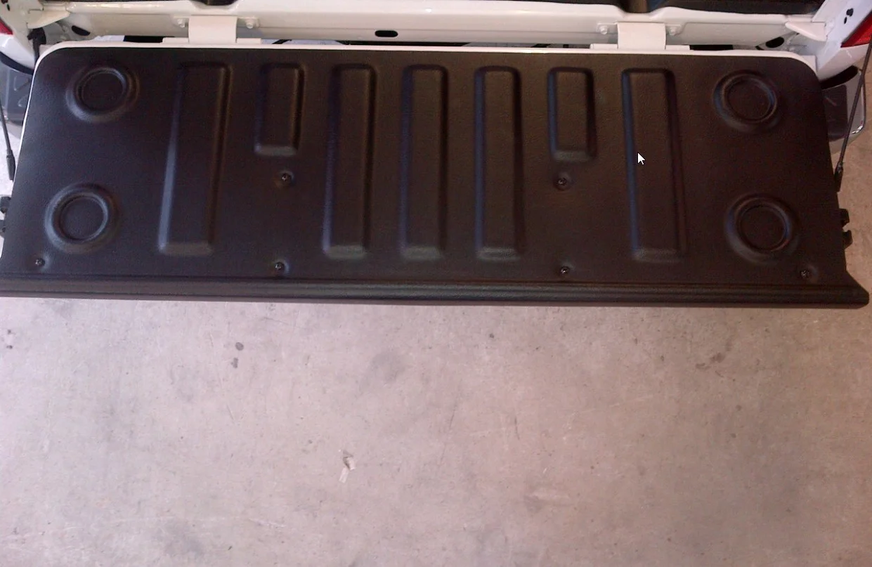 Laderaumwanne Unterkante mit C-Channel