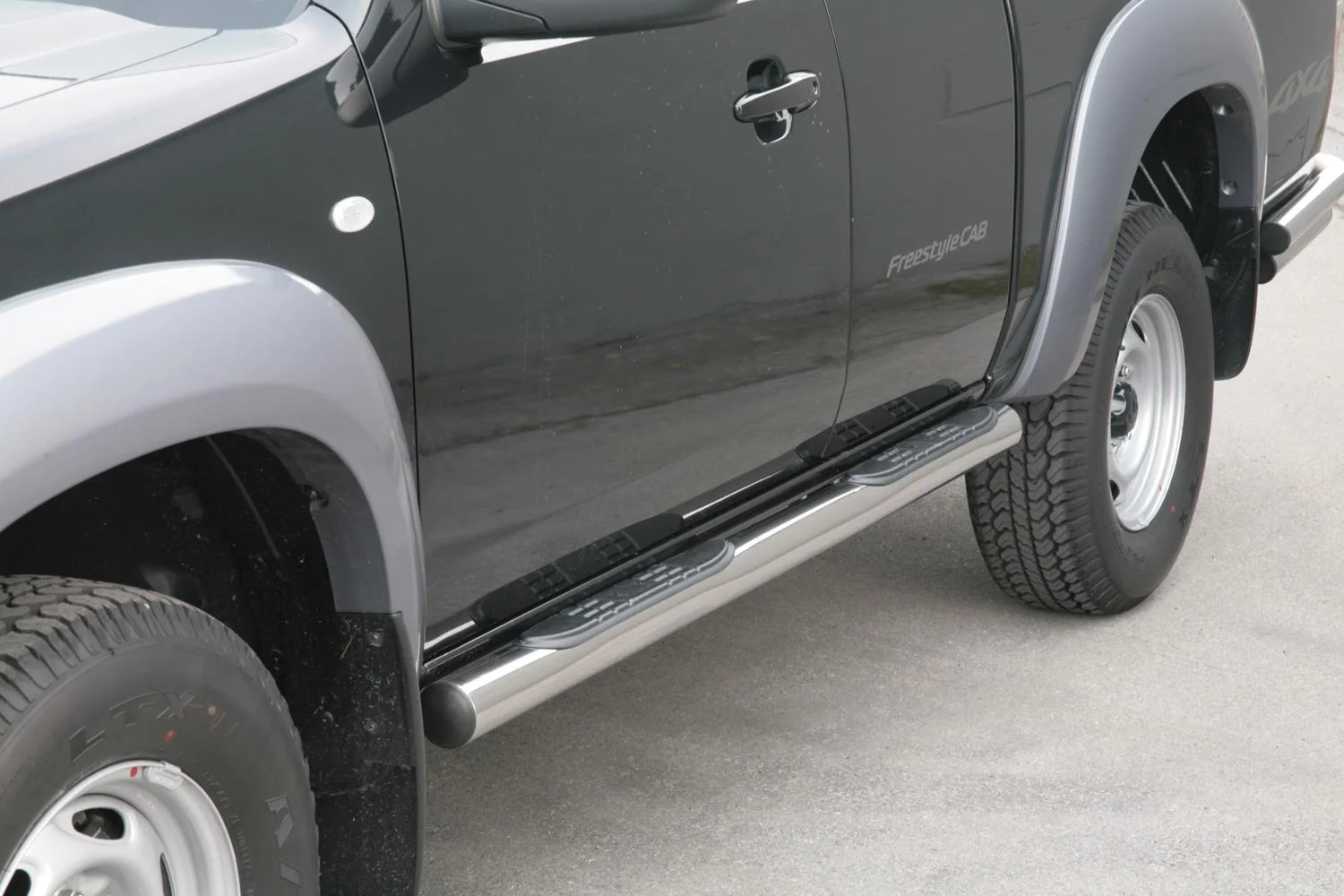 Schwellerrohre rund mit Tritt-Auflage