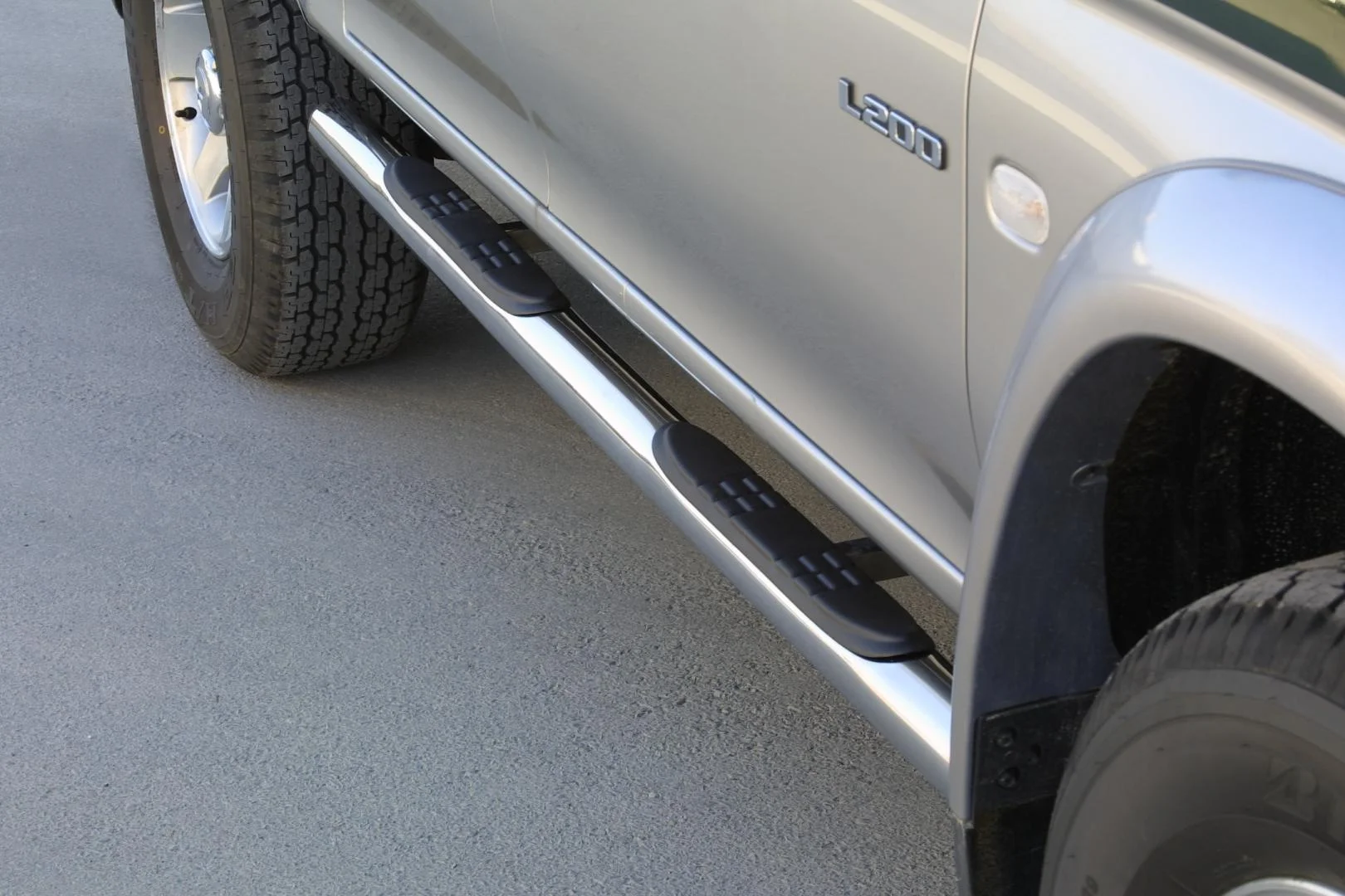 Schwellerrohre rund mit Tritt-Auflage