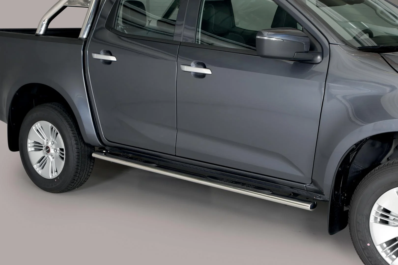 Schwellerrohre oval mit Tritt-Auflage