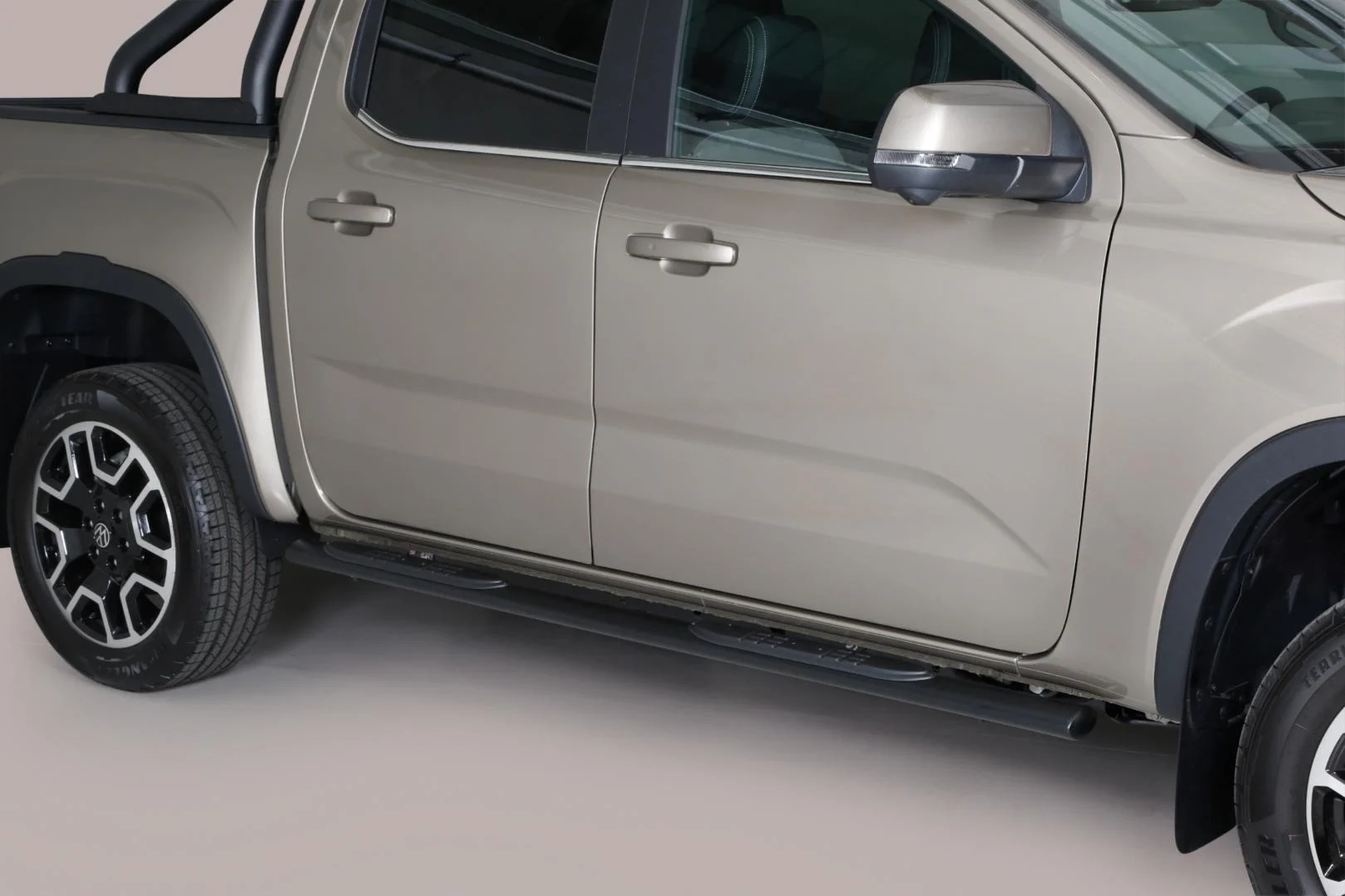 Schwellerrohre oval mit Tritt-Auflage