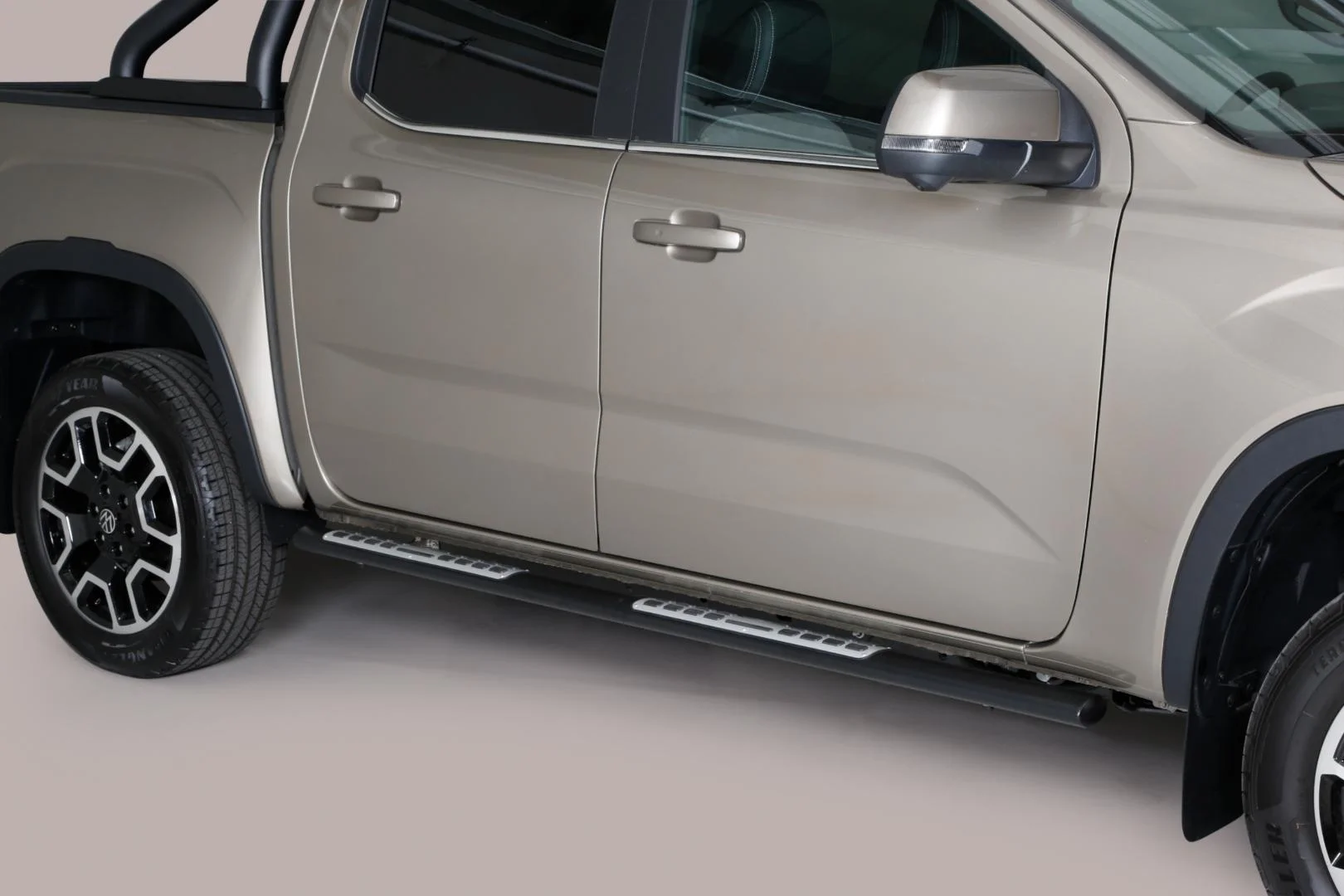 Schwellerrohre Design oval mit Tritt-Auflage