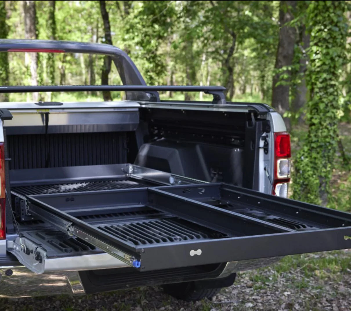 Ausziehbare Stauboxenschublade