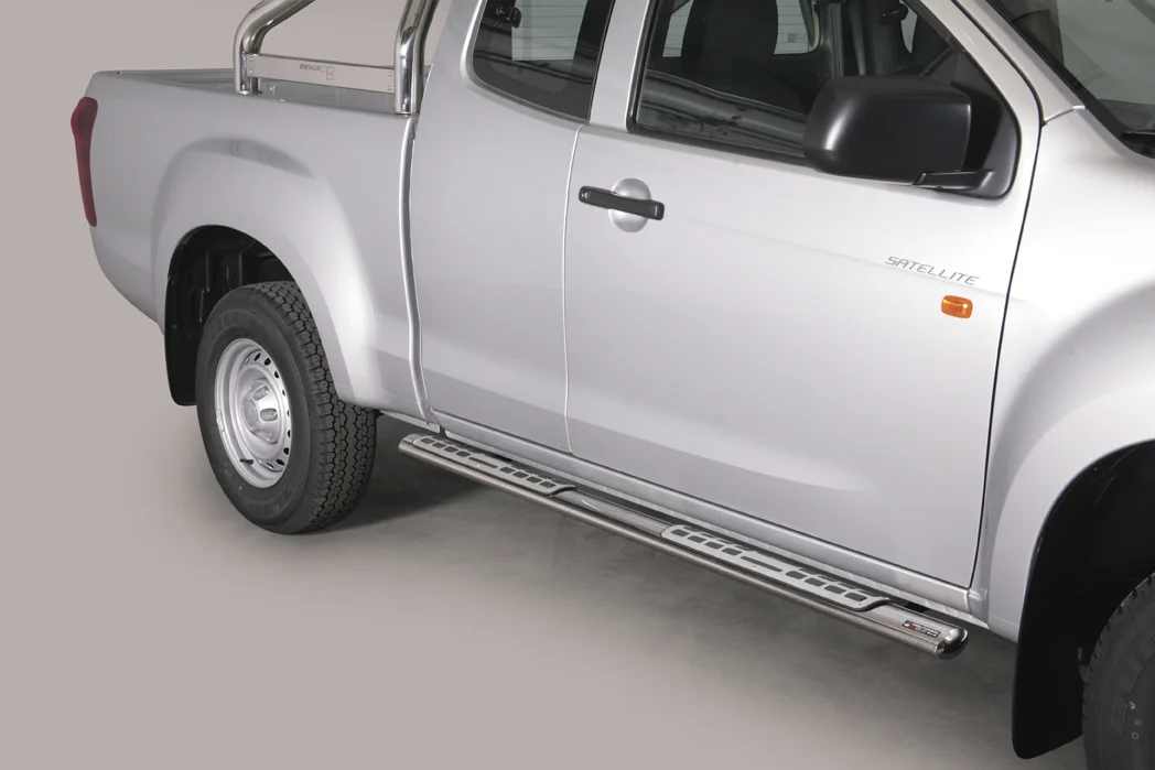 Schwellerrohre Design oval mit Tritt-Auflage