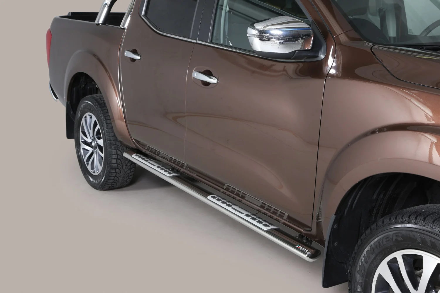 Schwellerrohre Design oval mit Tritt-Auflage