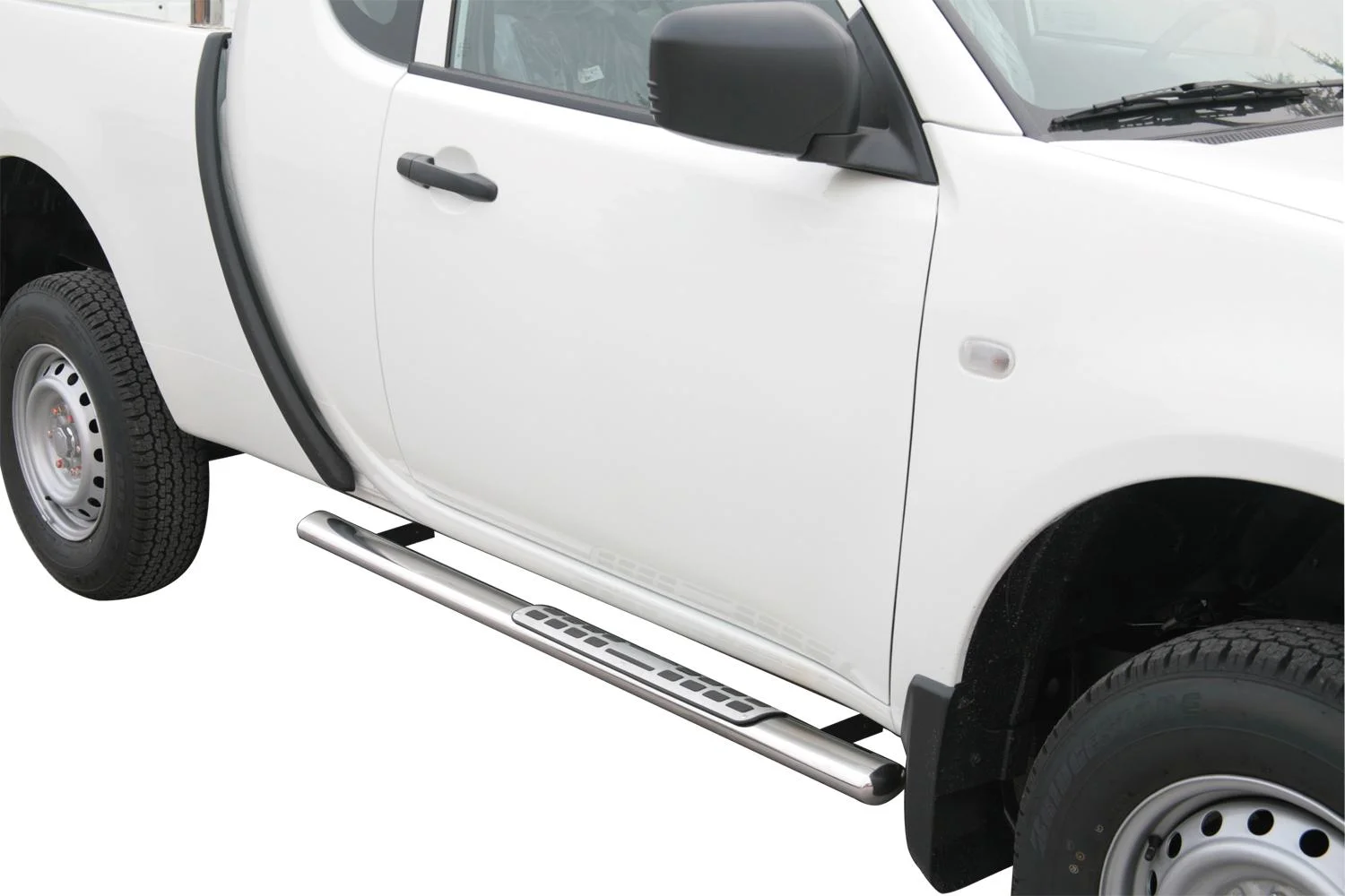 Schwellerrohre Design oval mit Tritt-Auflage