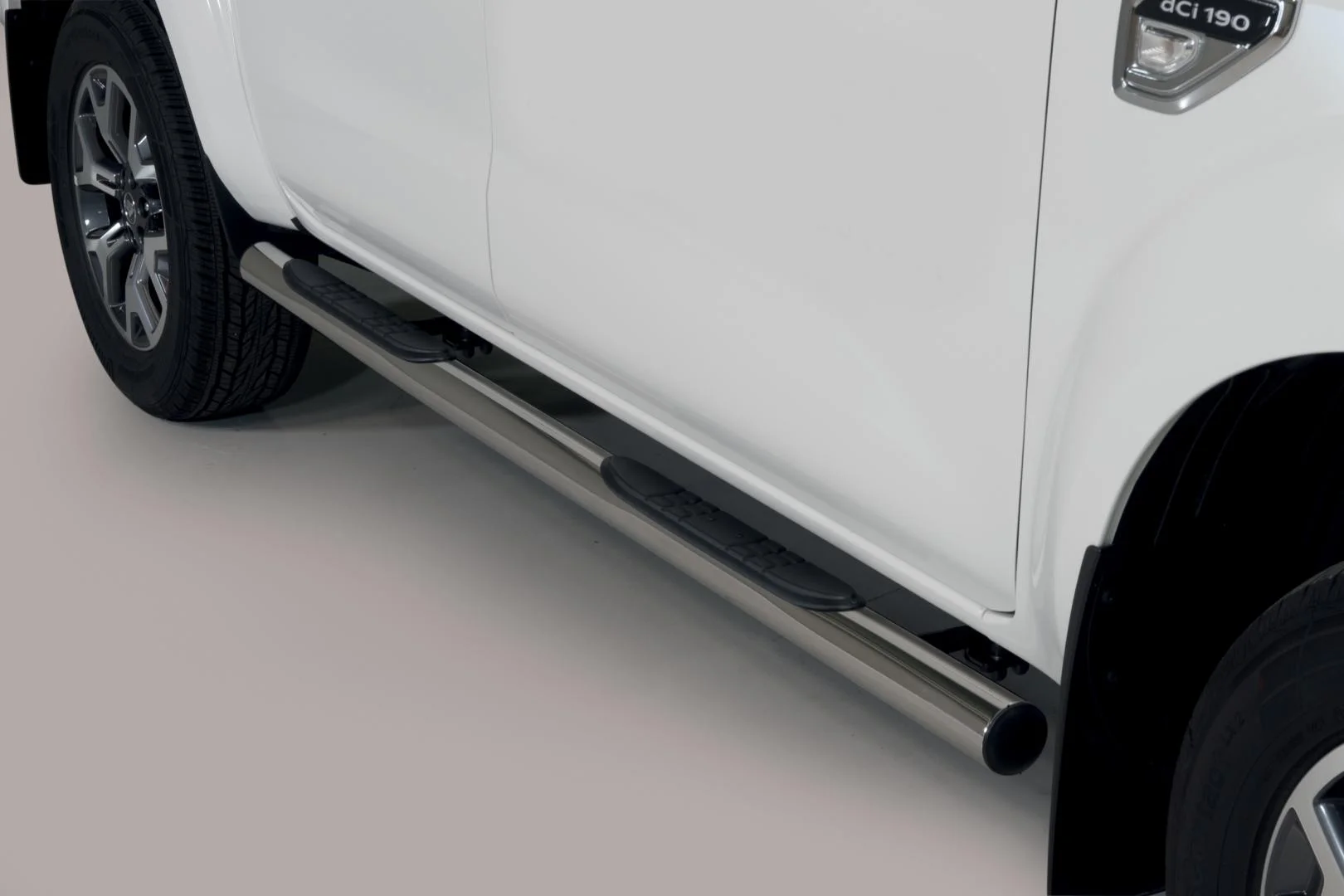 Schwellerrohre rund mit Tritt-Auflage